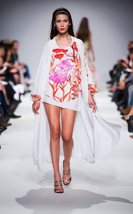 Vienna Fashion Week! Echipa romana fantastica - Lucian Broscatean pentru Irina Schrotter & Mihaela Glavan Vienna Fashion Week! Echipa romana fantastica - Lucian Broscatean pentru Irina Schrotter & Mihaela Glavan