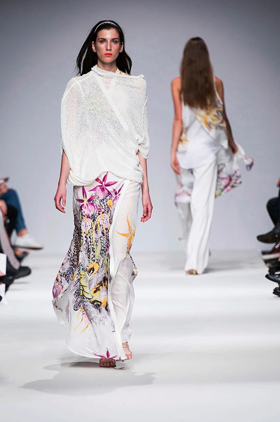 Vienna Fashion Week! Echipa romana fantastica - Lucian Broscatean pentru Irina Schrotter & Mihaela Glavan Vienna Fashion Week! Echipa romana fantastica - Lucian Broscatean pentru Irina Schrotter & Mihaela Glavan