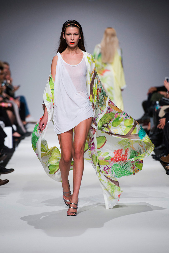 Vienna Fashion Week! Echipa romana fantastica - Lucian Broscatean pentru Irina Schrotter & Mihaela Glavan Vienna Fashion Week! Echipa romana fantastica - Lucian Broscatean pentru Irina Schrotter & Mihaela Glavan