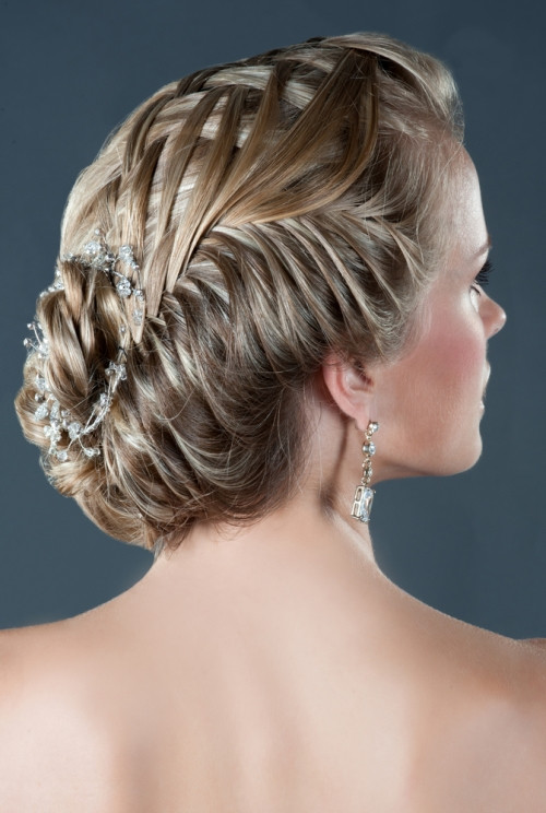 Hairstyle ELEGANT- PAR LUNG: 10 idei pentru nunta sau alte evenimente