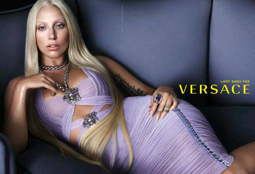 Lady Gaga este noua imagine Versace